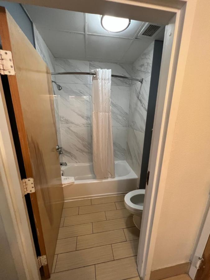 Quality Richmond Airport 3*